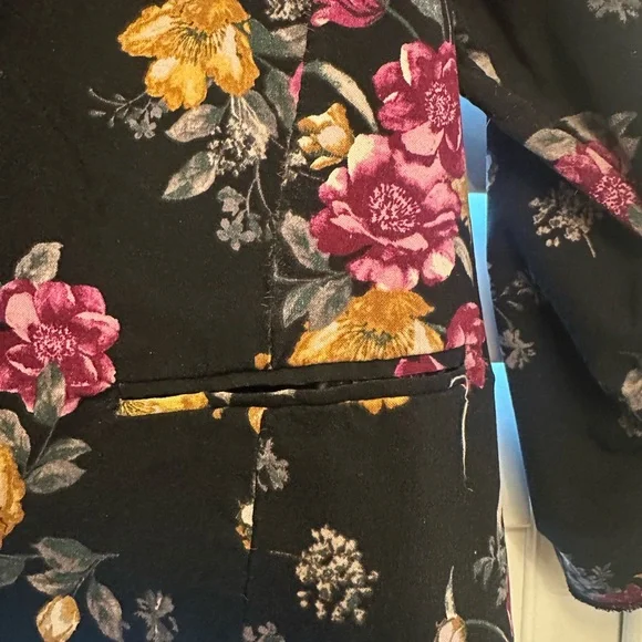 Torrid Black Blazer w/Maroon and Gold Floral Accents. Size 00 - Picture 4 of 4
